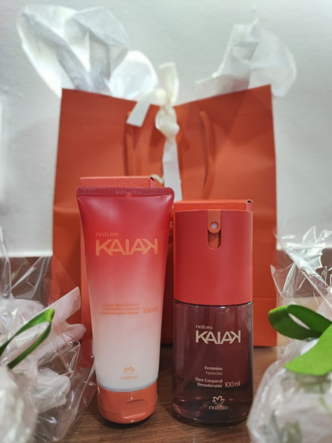 Kit Presente: Kaiak Feminino - Hidratante Kaiak + Deo Corporal Kaiak + Sacola de Presente